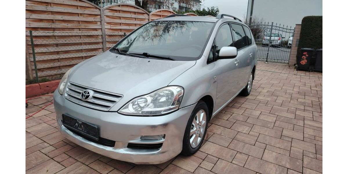 Toyota Avensis Verso 225.000 km 2.500 &euro; Frankfurt am Main 65933