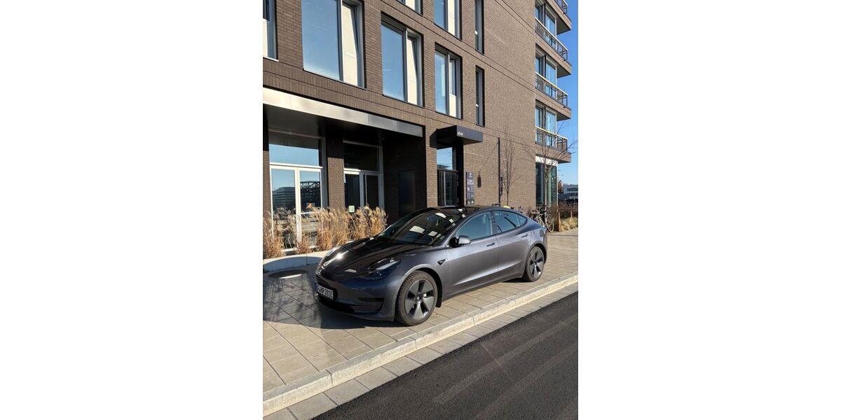 Tesla Model 3 58.000 km 24.900 &euro; Offenbach 63067