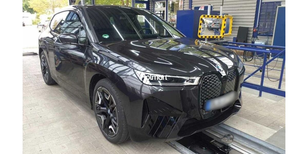 BMW iX 29.889 km 43.898 &euro; Eschborn 65760