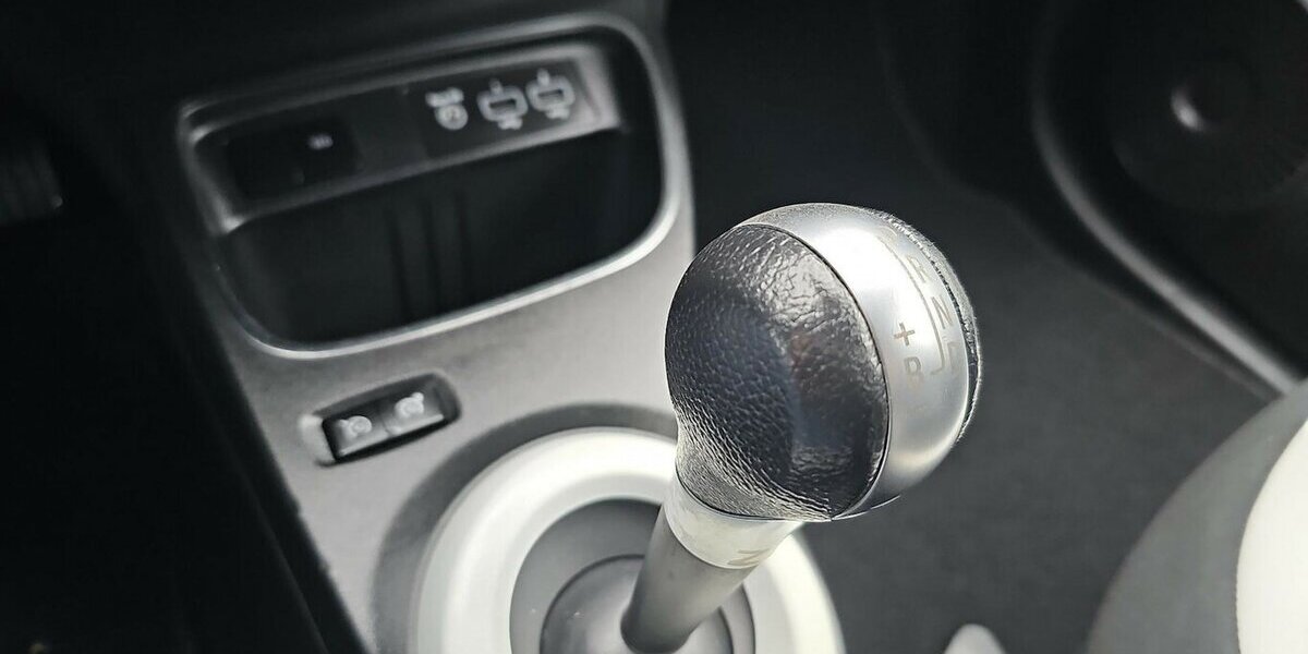 Renault Twingo Intens Electric Insp. Bremscheiben NEU 106.800 km 7.980 &euro; Schwalbach/Taunus 65824