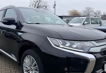 Mitsubishi Plug-in Hybrid Outlander 139.100 km 17.999 &euro; Frankfurt 60386