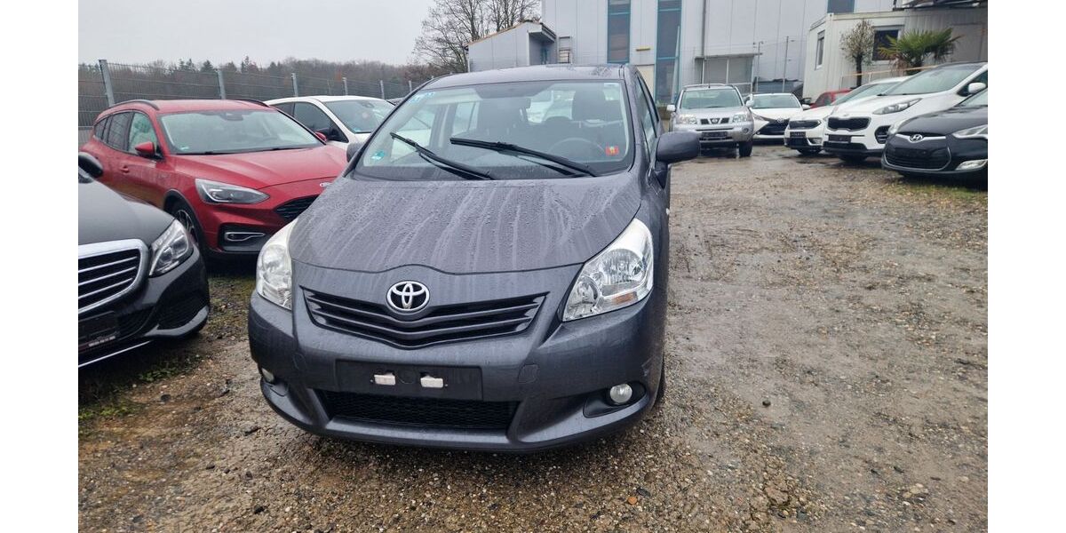 Toyota Verso 228.000 km 2.900 &euro; Frankfurt am Main 60487