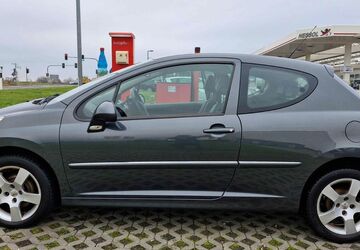 Peugeot 207 112.000 km 2.950 &euro; Bad Vilbel 61118