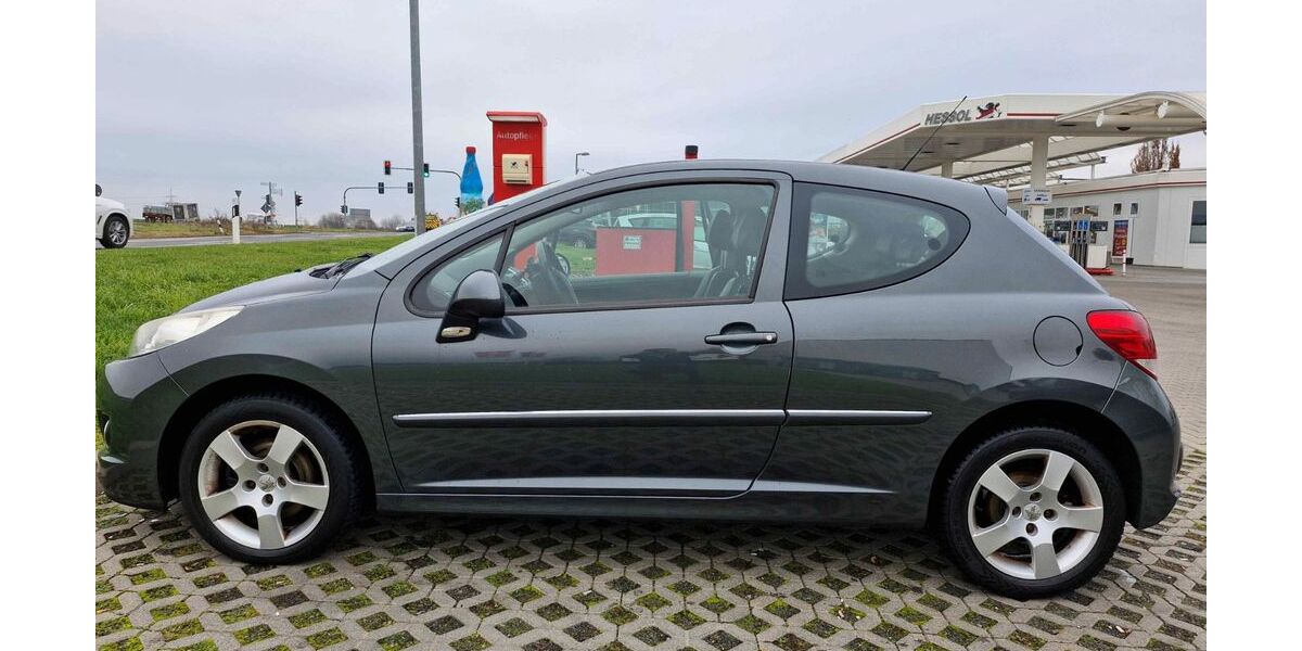 Peugeot 207 112.000 km 2.950 &euro; Bad Vilbel 61118
