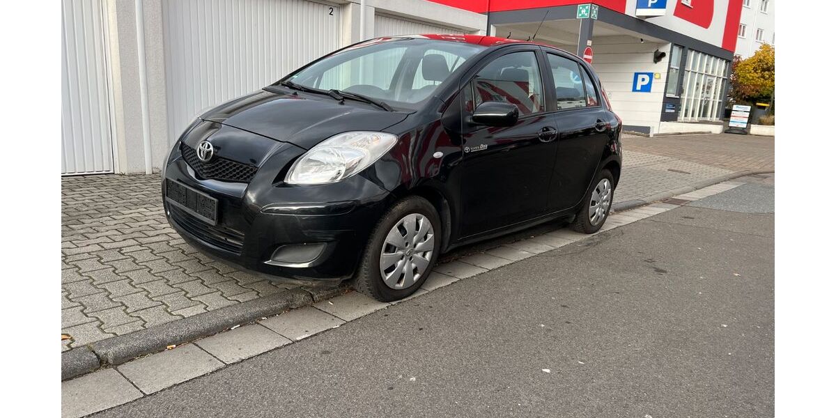 Toyota Yaris 171.440 km 3.400 &euro; Rüsselsheim am Main 65428