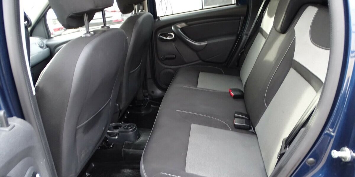 Dacia Duster 1,2l Black Shadow 4x2 Klima, Einparkhilfe h 119.200 km 6.990 &euro; Rodgau 63110