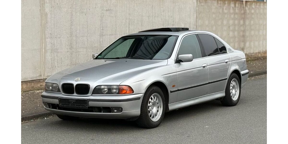 BMW 523 303.790 km 3.333 &euro; Rüsselsheim 65428