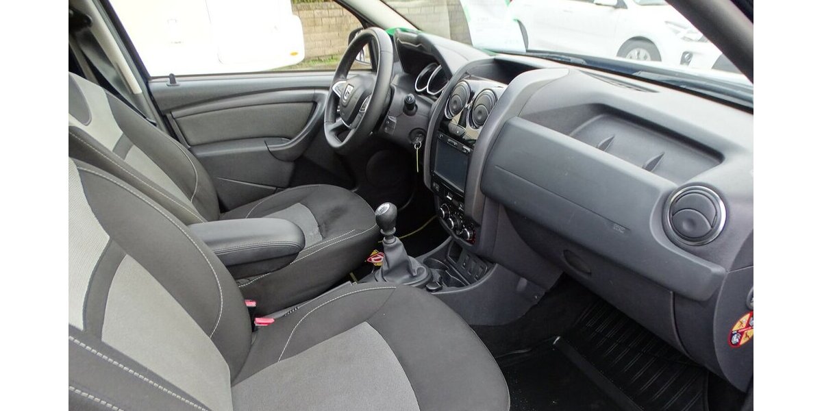 Dacia Duster 1,2l Black Shadow 4x2 Klima, Einparkhilfe h 119.200 km 6.990 &euro; Rodgau 63110