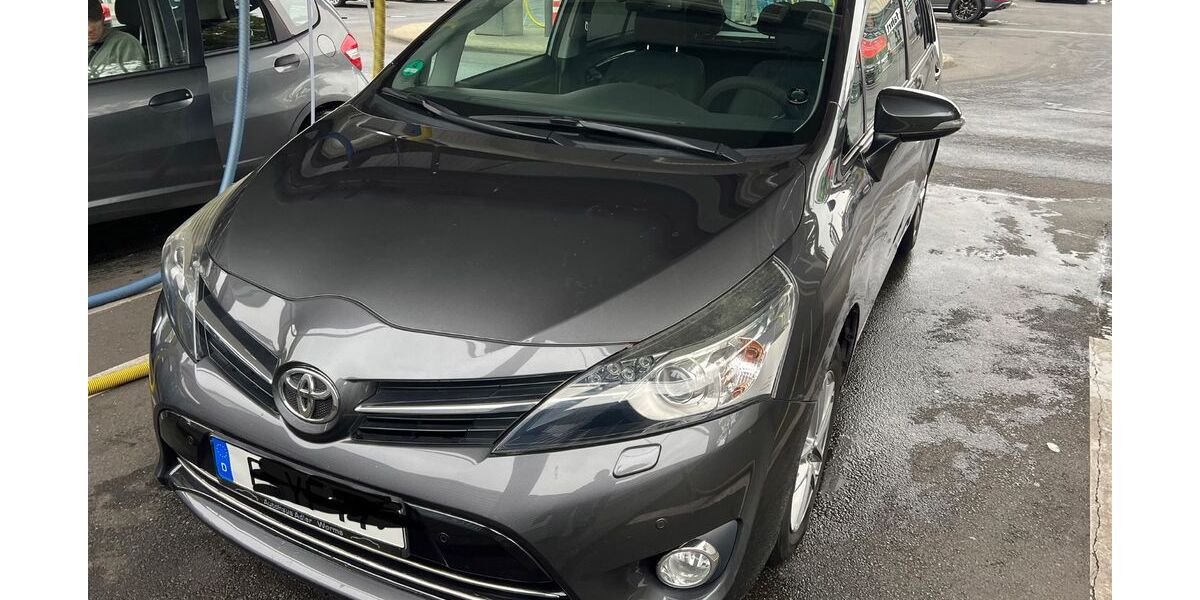 Toyota Verso 88.500 km 12.300 &euro; Frankfurt am Main 60326