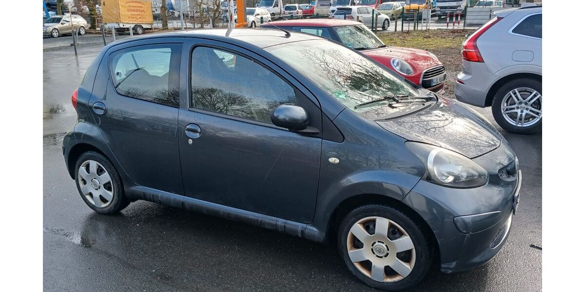 Toyota Aygo (X) 190.000 km 1.690 &euro; Frankfurt am main 61313