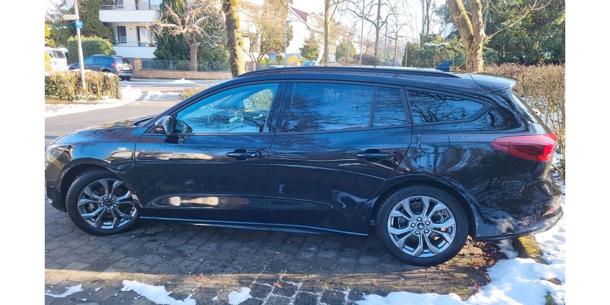 Ford Focus 17.321 km 23.400 &euro; Neu-Isenburg 63263