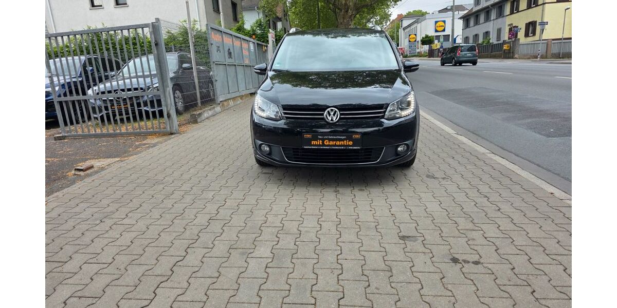 VW Touran 166.000 km 11.200 &euro; Offenbach 63071