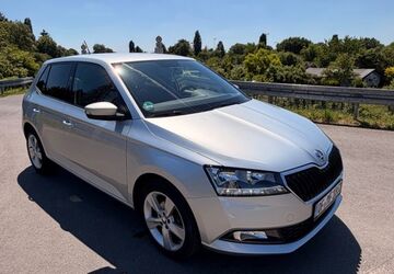 Skoda Fabia 74.400 km 9.590 &euro; Offenbach 63075
