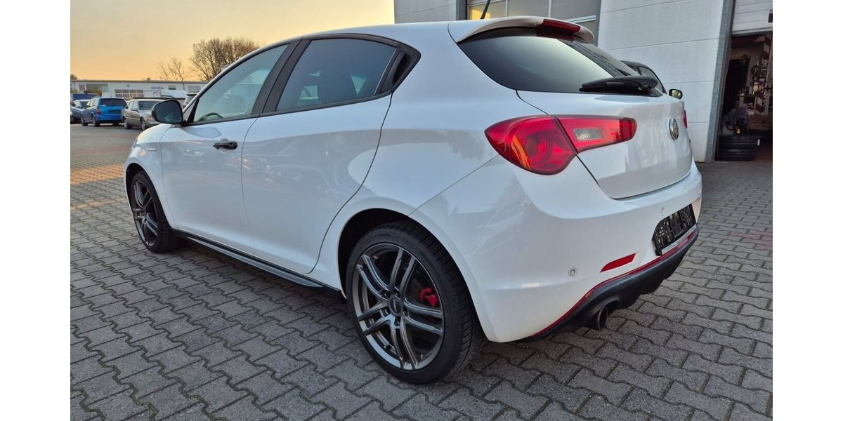 Alfa Romeo Giulietta Sport Navigation, Klima, Einparkhilfe 89.100 km 11.690 &euro; Rodgau 63110