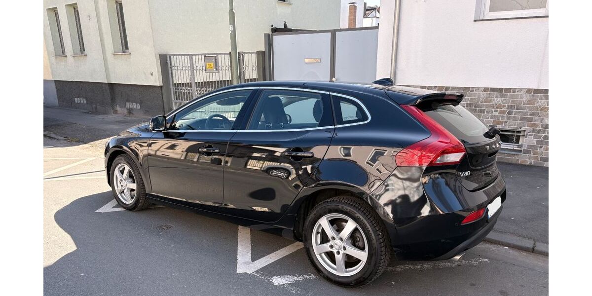 Volvo V40 218.500 km 7.150 &euro; Offenbach 63071