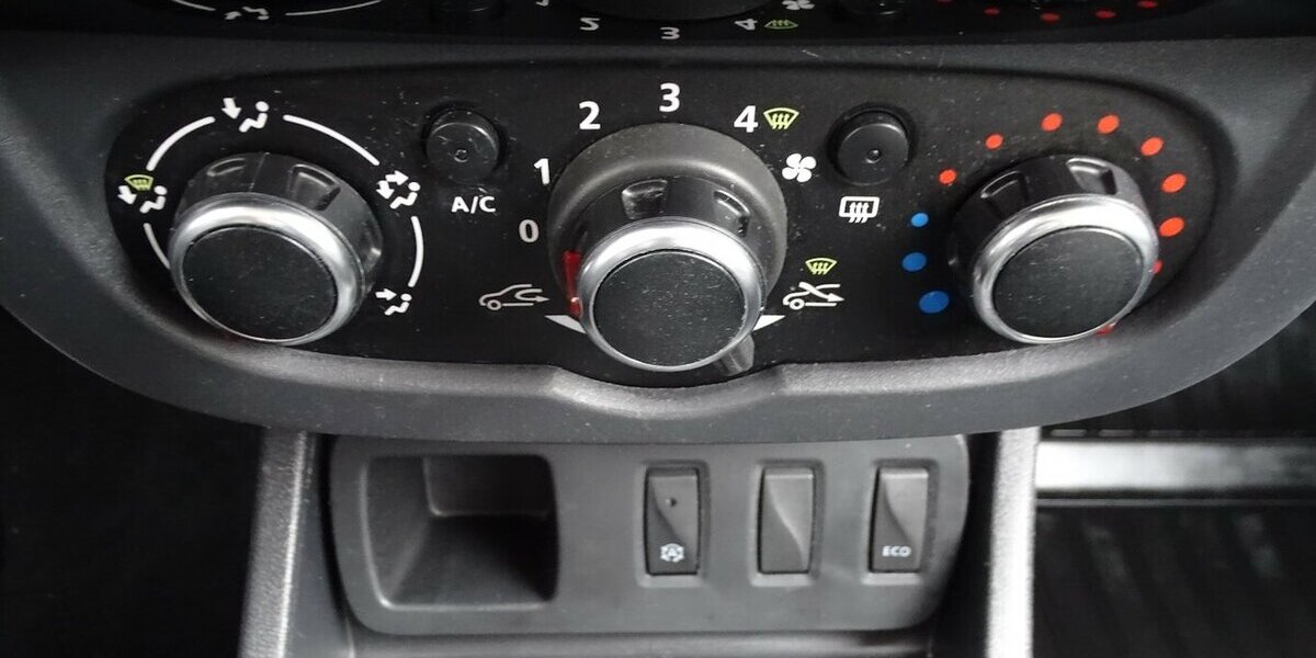 Dacia Duster 1,2l Black Shadow 4x2 Klima, Einparkhilfe h 119.200 km 6.990 &euro; Rodgau 63110