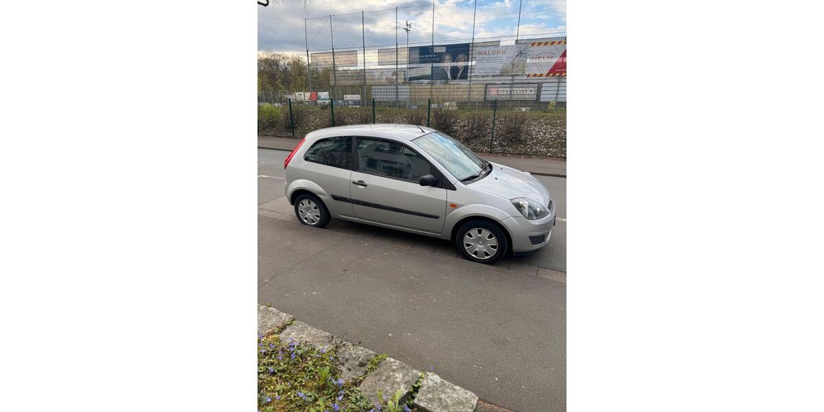 Ford Fiesta 76.300 km 2.200 &euro; Rüsselsheim 65428