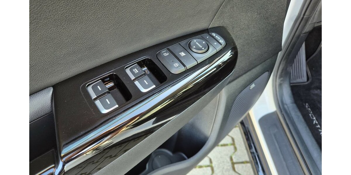 Kia Sportage Black Edition 4WD Automatik, AHK, Leder, 28.421 km 23.890 &euro; Rodgau 63110