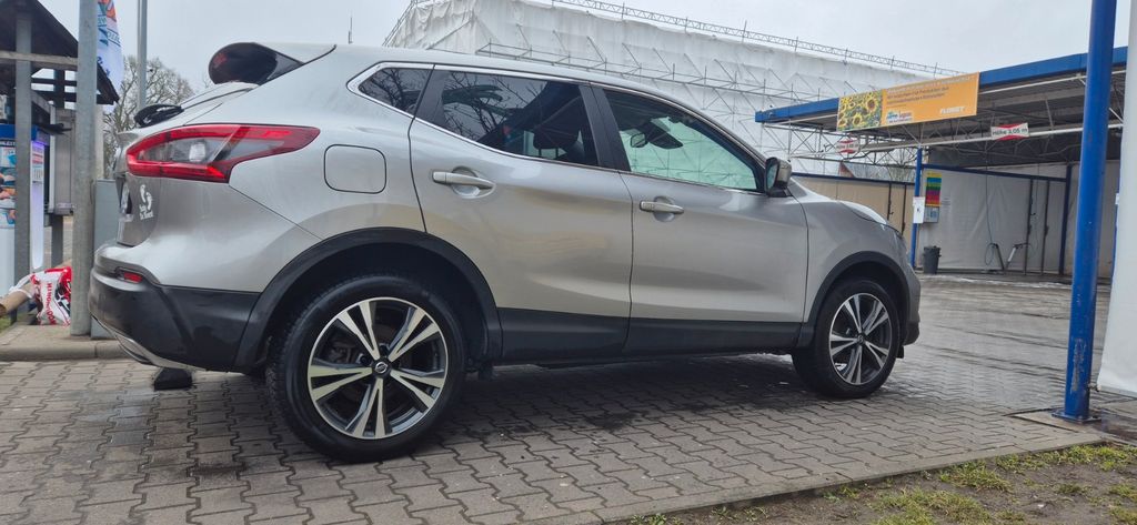 Nissan Qashqai 86.000 km 15.800 &euro; Frankfurt 60320
