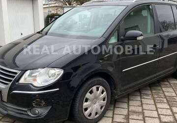 VW Touran 219.000 km 5.500 &euro; Frankfurt 65933