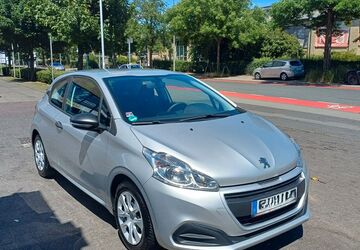 Peugeot 208 89.700 km 5.900 &euro; Frankfurt am Main 60327