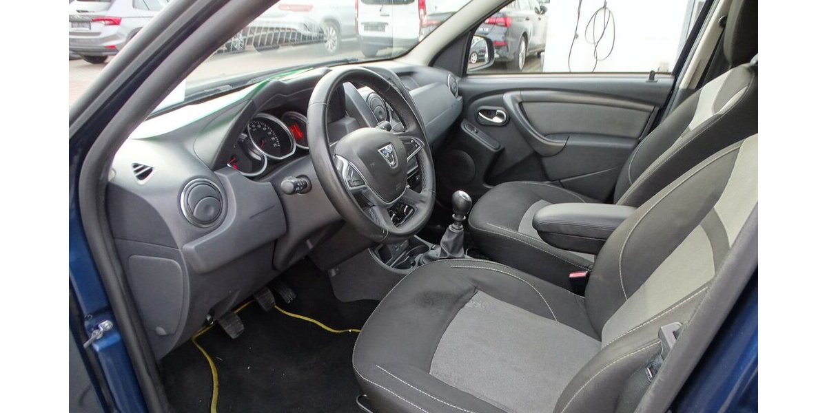 Dacia Duster 1,2l Black Shadow 4x2 Klima, Einparkhilfe h 119.200 km 6.990 &euro; Rodgau 63110