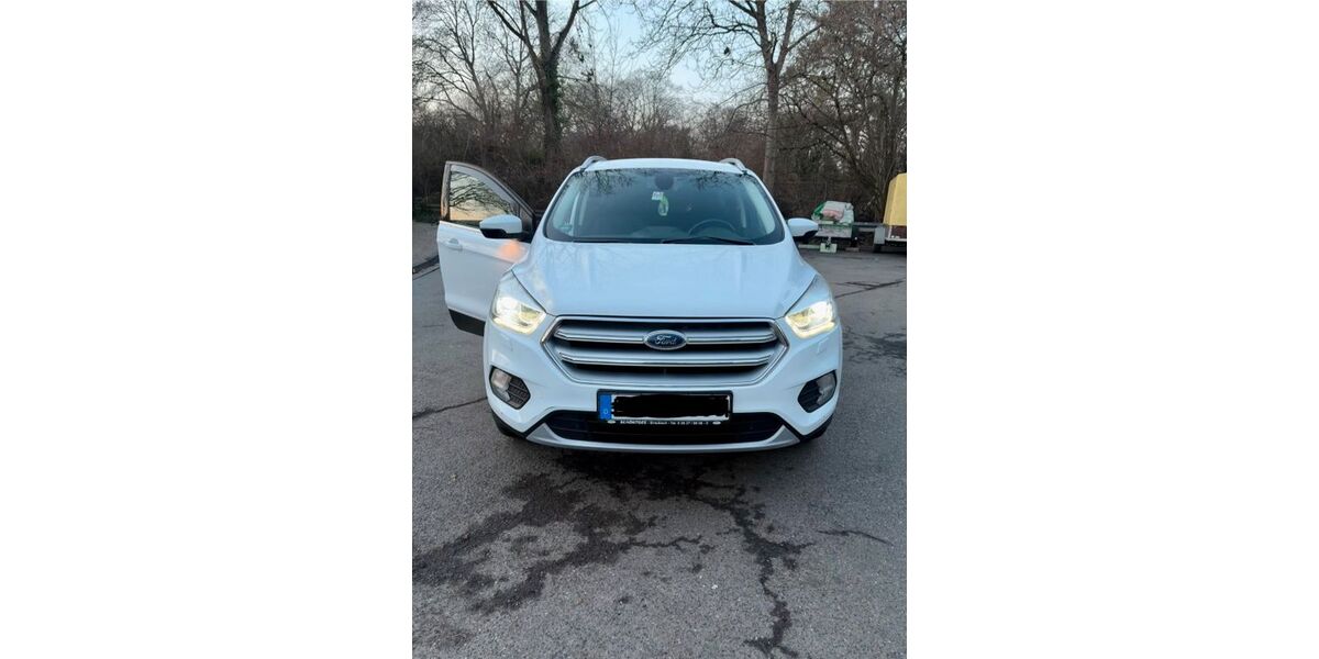 Ford Kuga 261.251 km 9.200 &euro; Frankfurt am Main 60389