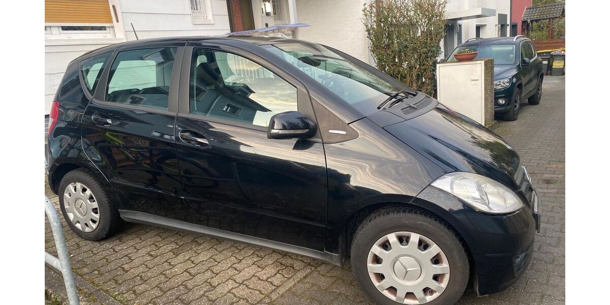 Mercedes-Benz A 160 180.000 km 2.100 &euro; Offenbach 63071