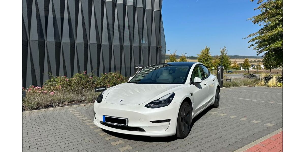 Tesla Model 3 52.000 km 22.800 &euro; Neu Anspach 61267