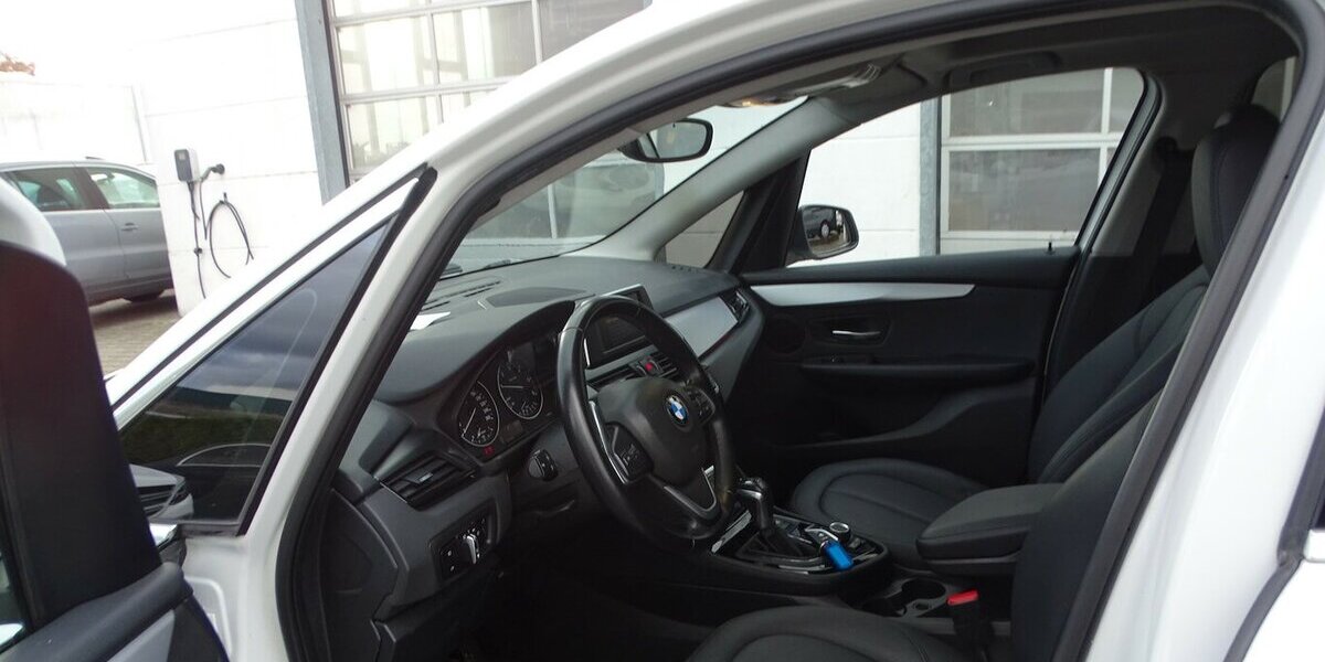 BMW 218 Active Tourer d Panoramadach, Leder, LED Schei 114.982 km 14.790 &euro; Rodgau 63110