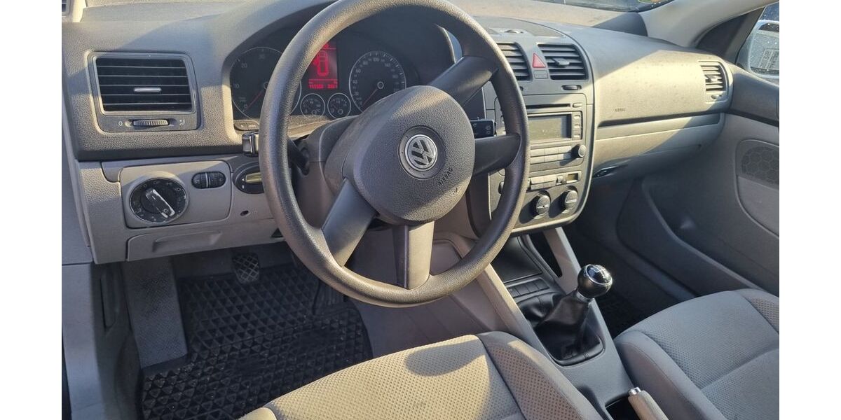 VW Golf 111.000 km 2.999 &euro; Offenbach am Main 63069