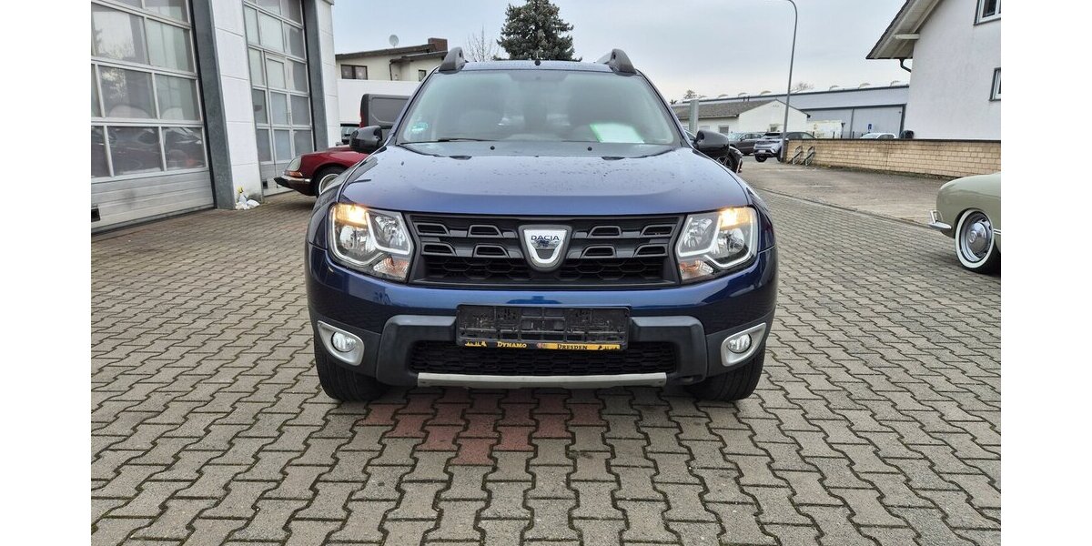 Dacia Duster 1,2l Black Shadow 4x2 Klima, Einparkhilfe h 119.200 km 6.990 &euro; Rodgau 63110