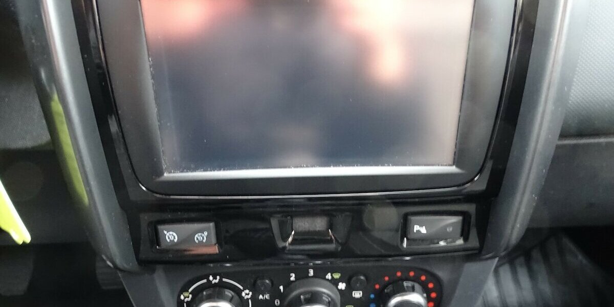 Dacia Duster 1,2l Black Shadow 4x2 Klima, Einparkhilfe h 119.200 km 6.990 &euro; Rodgau 63110