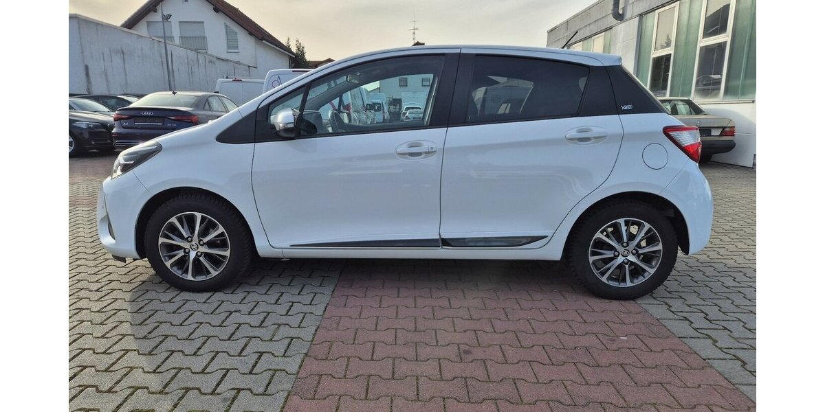 Toyota Yaris 1,5 Team D, Klima, PDC, Sitzheizung 98.400 km 10.690 &euro; Rodgau 63110