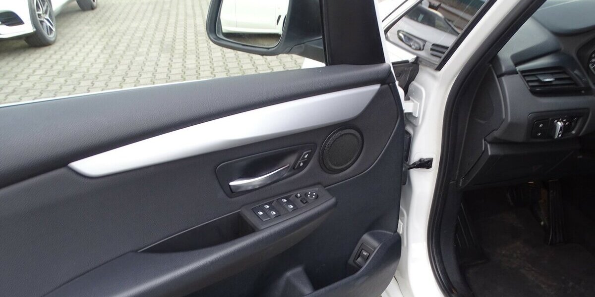 BMW 218 Active Tourer d Panoramadach, Leder, LED Schei 114.982 km 14.990 &euro; Rodgau 63110