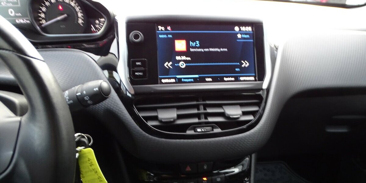 Peugeot 2008 1,2l Allure Einparkhilfe vorne + hinten, Klim 76.200 km 10.890 &euro; Rodgau 63110