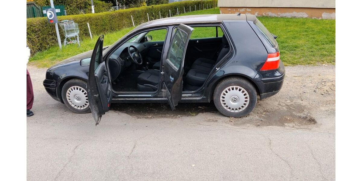 VW Golf 170.000 km 1.890 &euro; Offenbach am Main 63069