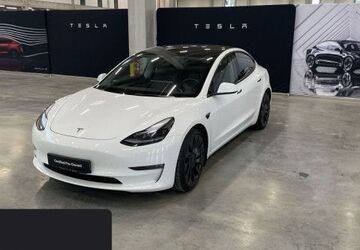 Tesla Model 3 43.392 km 31.900 &euro; Hanau 63457