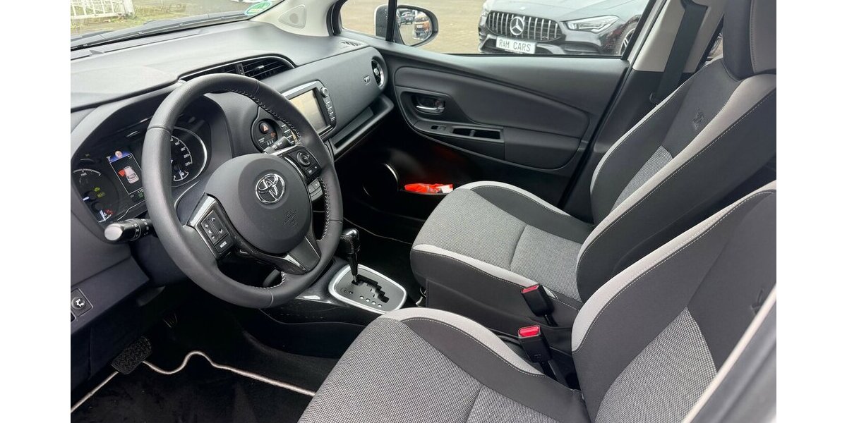 Toyota Yaris 1.5 Hybrid Y20 Club/11.000km!!! 11.010 km 13.990 &euro; Frankfurt 60386