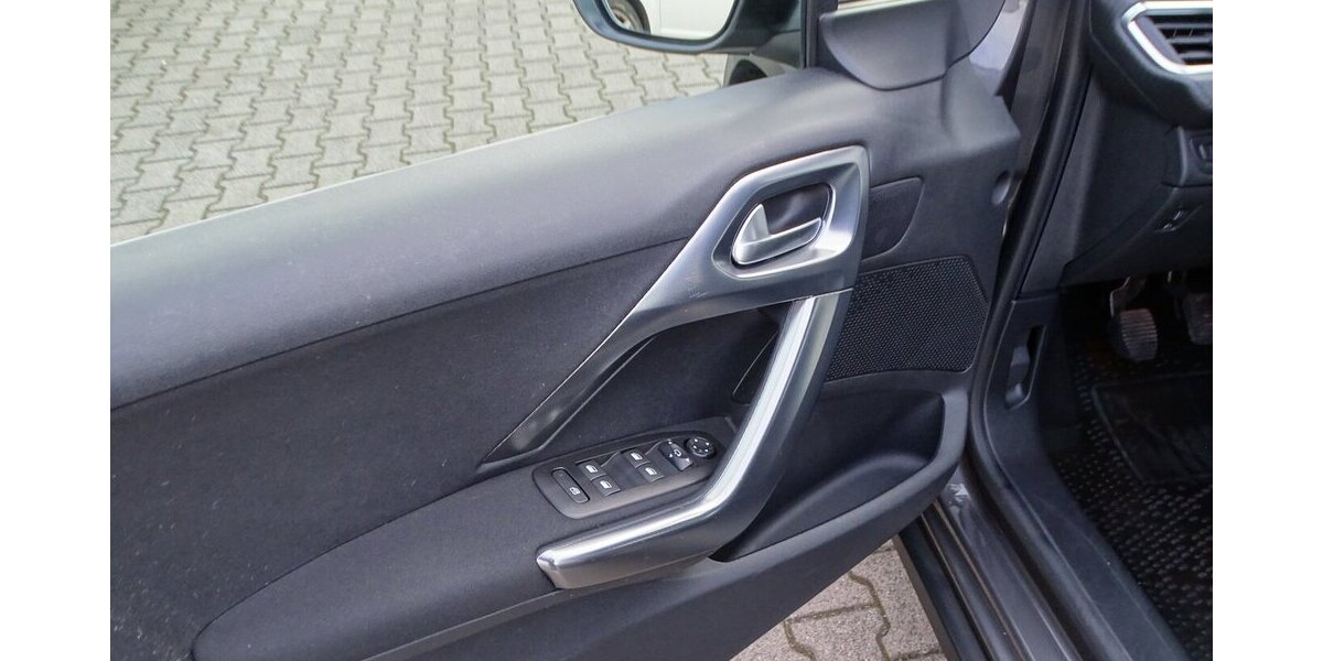 Peugeot 2008 1,2l Allure Einparkhilfe vorne + hinten, Klim 76.200 km 10.890 &euro; Rodgau 63110