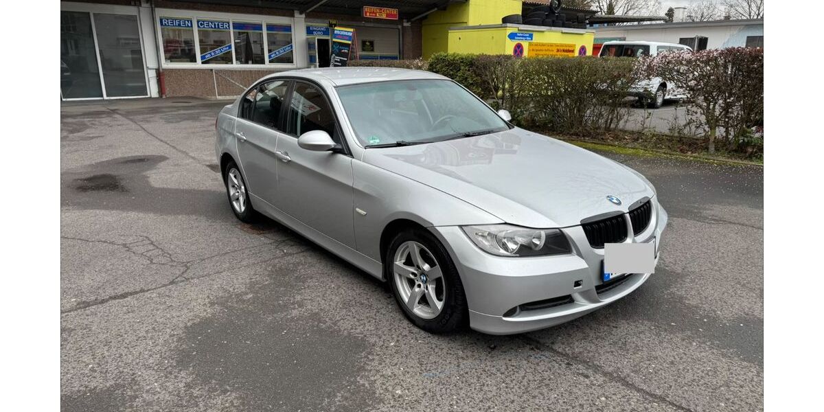 BMW 318 327.200 km 1.900 &euro; Frankfurt 60598