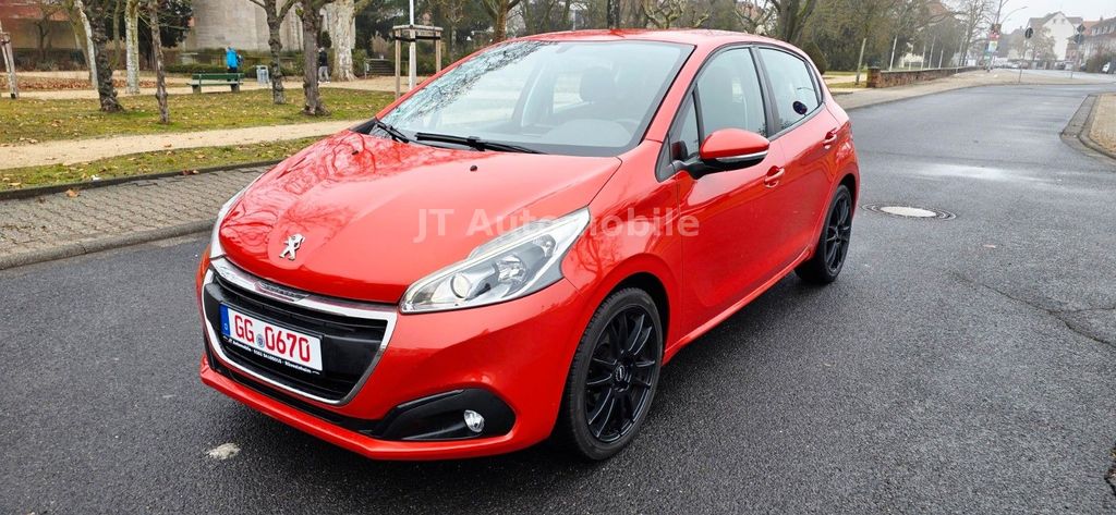 Peugeot 208 104.000 km 6.500 &euro; Rüsselsheim am Main 65428