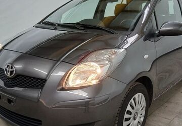 Toyota Yaris 82.000 km 5.850 &euro; Frankfurt/Main 65933