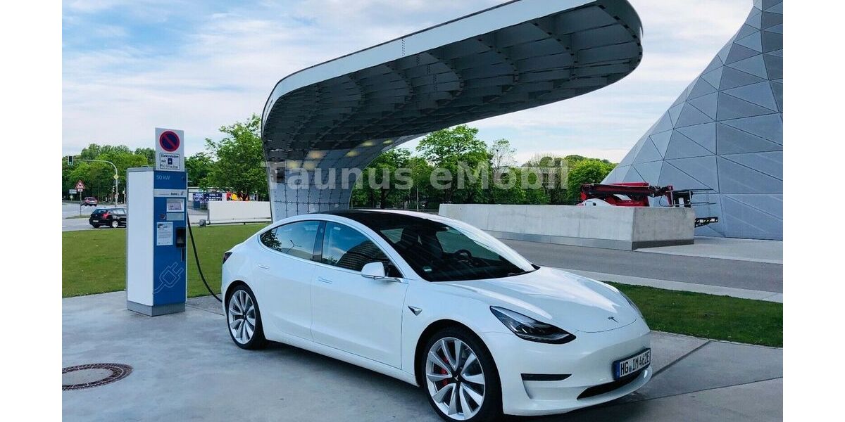 Tesla Model 3 44.404 km 44.444 &euro; Friedrichsdorf 61381