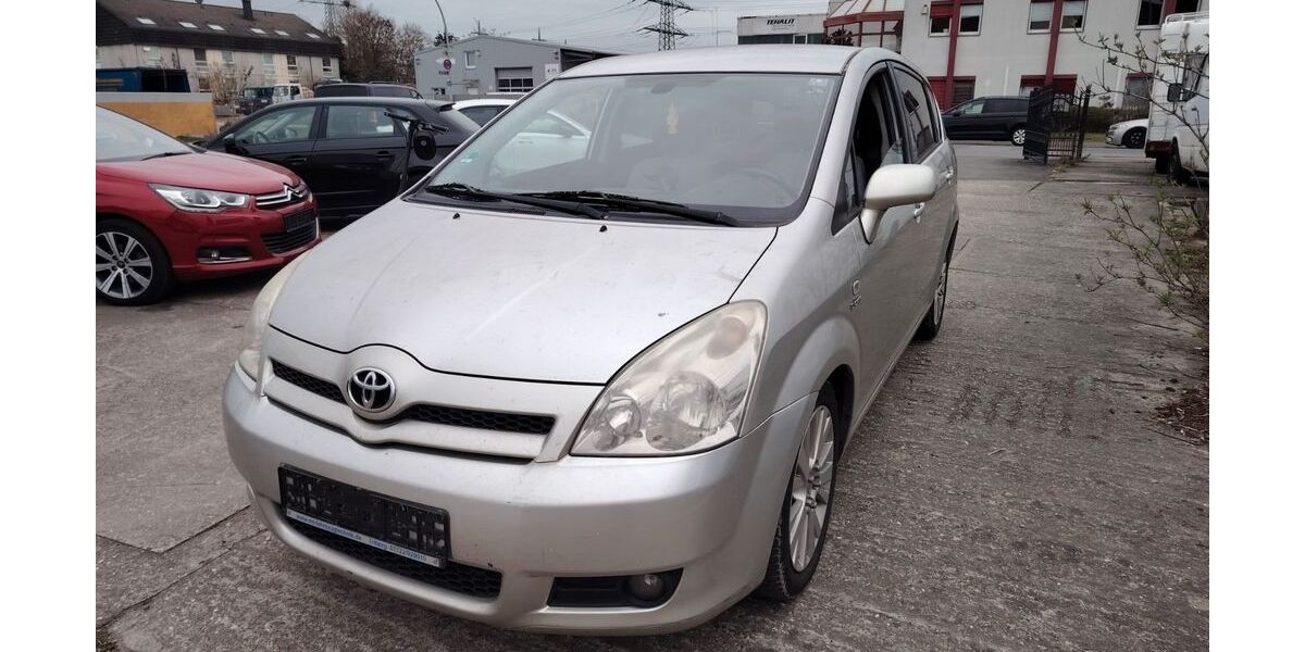 Toyota Corolla Verso 220.000 km 1.900 &euro; Rüsselsheim 65428