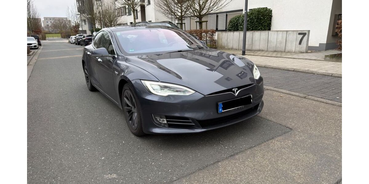 Tesla Model S 114.000 km 31.990 &euro; Frankfurt 60438