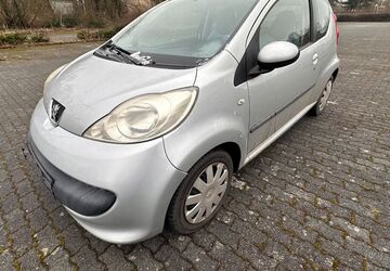 Peugeot 107 152.000 km 1.690 &euro; Hanau 63452