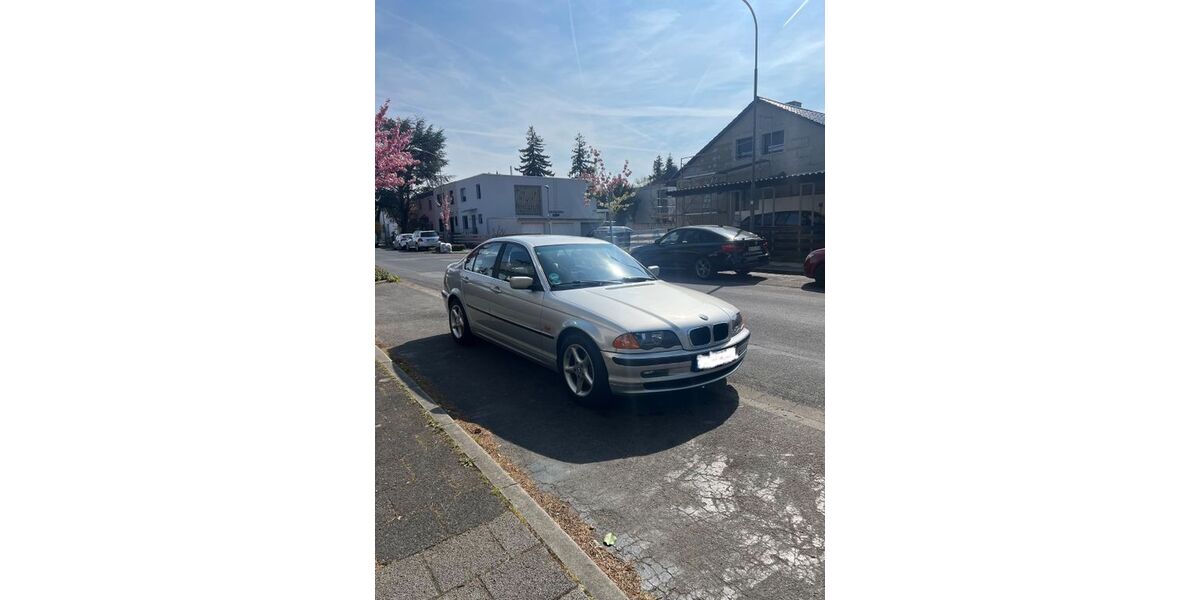 BMW 320 333.333 km 3.199 &euro; Offenbach am Main 63069