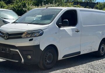 Toyota Proace (Verso) 135.000 km 8.490 &euro; Darmstadt 64293