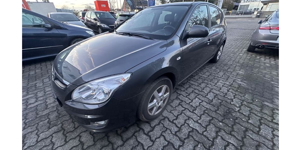 Hyundai i30 308.000 km 790 &euro; Hanau 63452